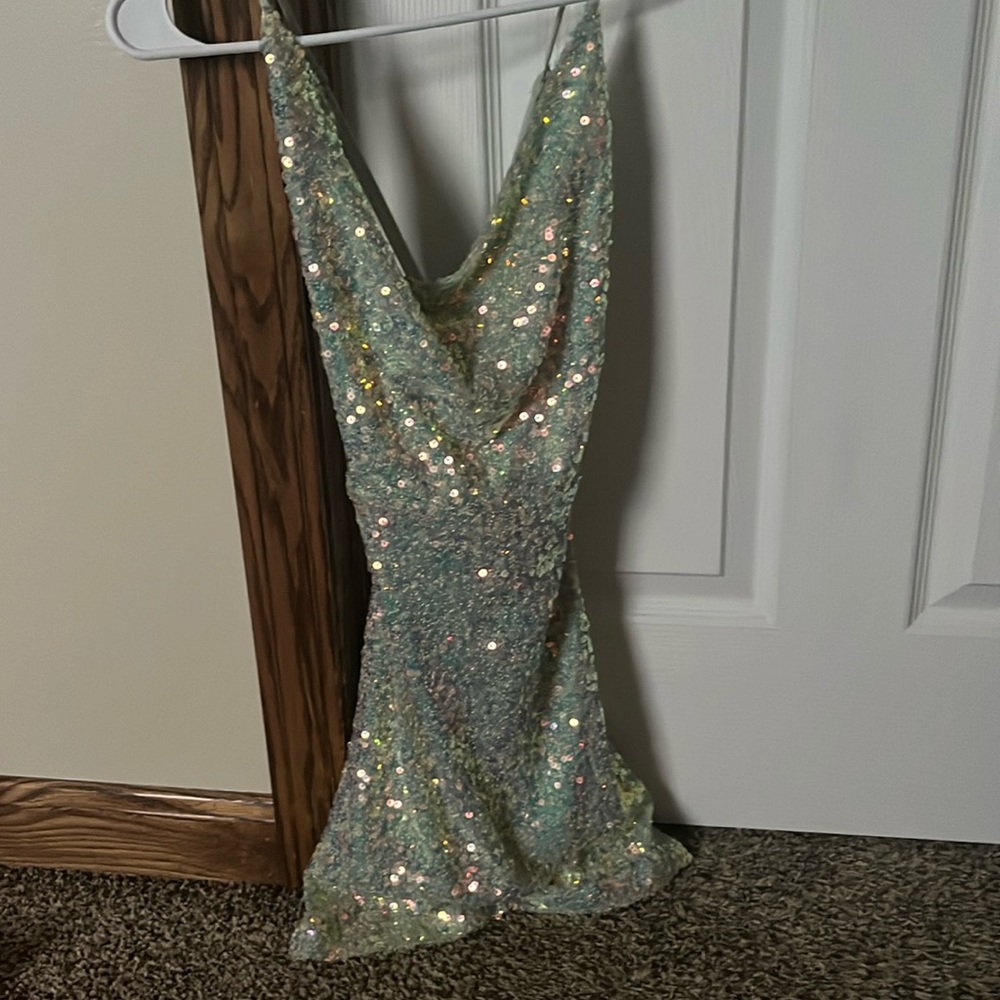 Tight dress from windsor. Only worn once.
